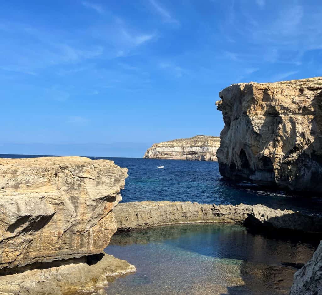 gozo blue hole roches sauter